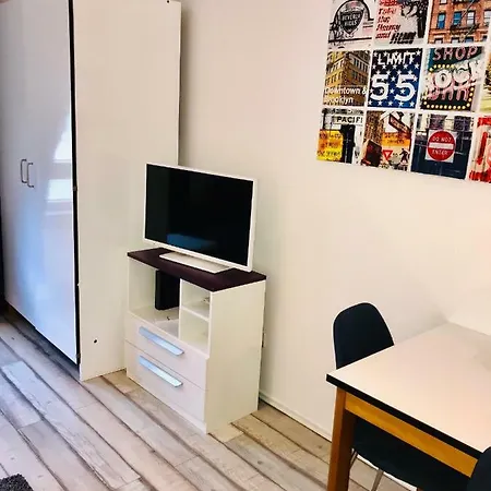 Cozy 48 Near Central Station With Garage